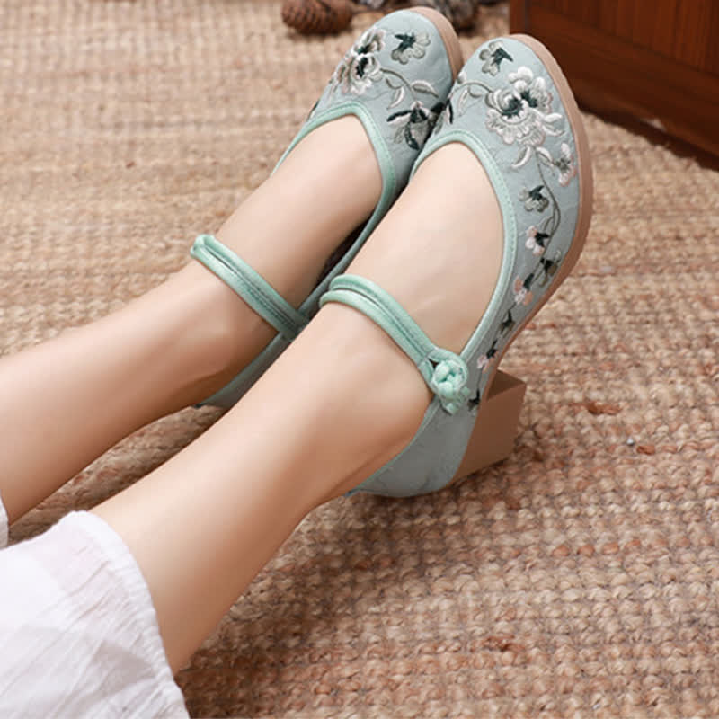 Elegant Floral Embroidery Buckle High Heel Shoes modakawa