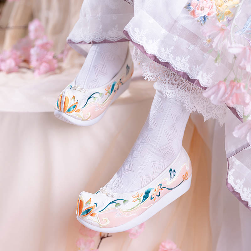 Sweet Retro Pearl Decor Floral Embroidery Shoes modakawa