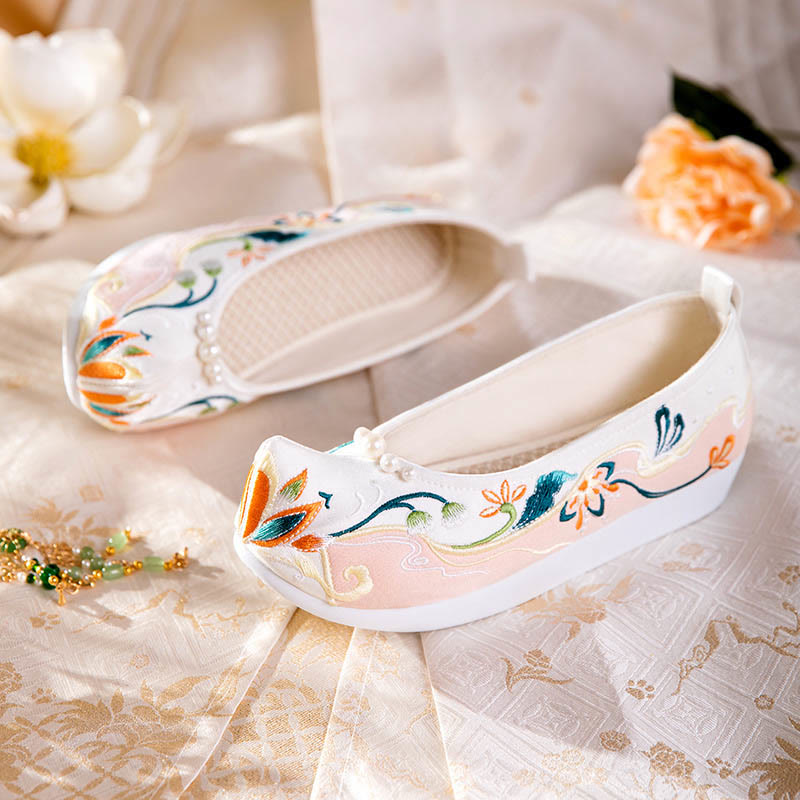 Sweet Retro Pearl Decor Floral Embroidery Shoes modakawa