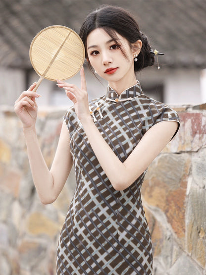 Patterned Beige Short Sleeve Long Cheongsam Hanfu Story