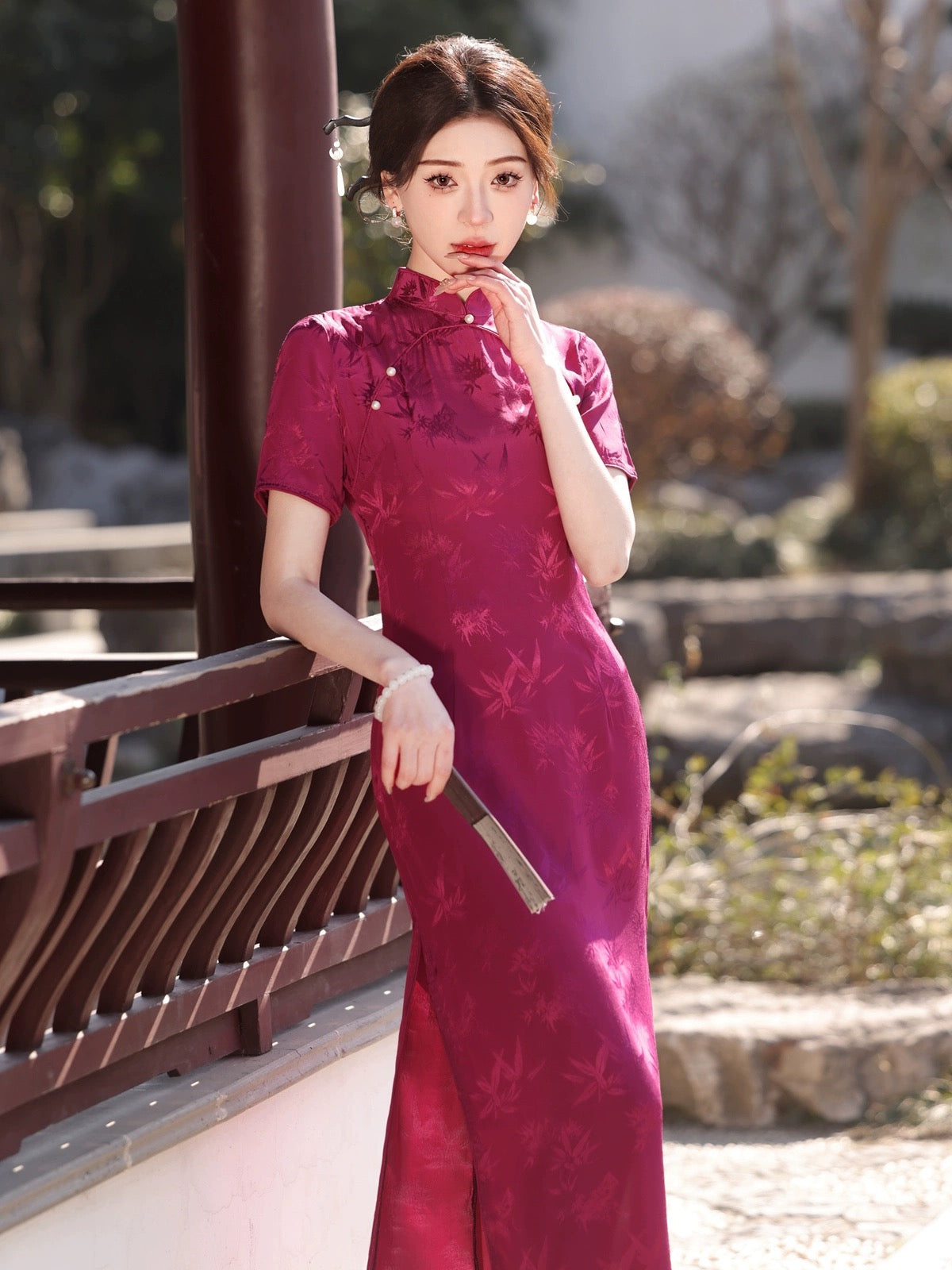 Rose Red Embodies Cheongsam Hanfu Story