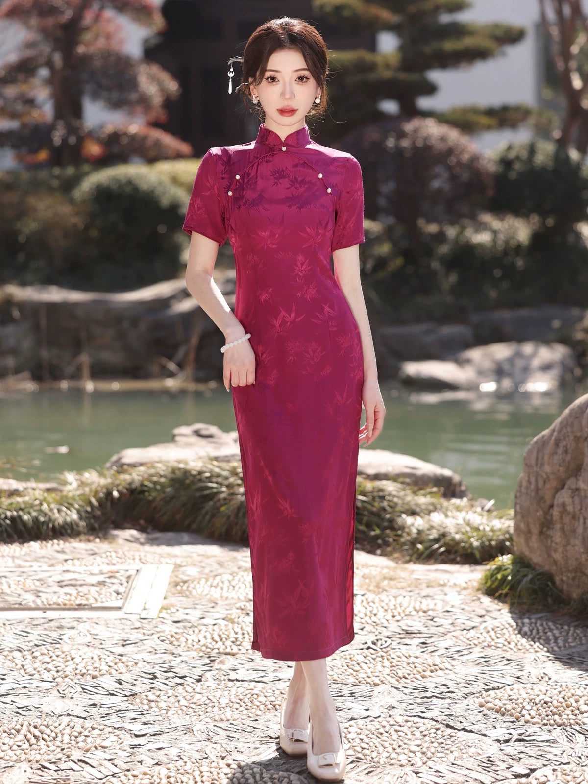 Rose Red Embodies Cheongsam Hanfu Story