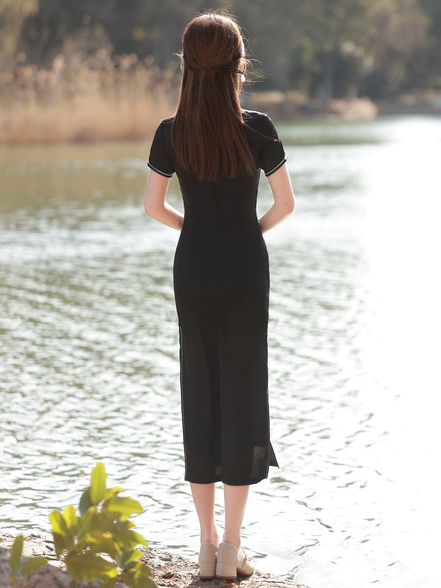 White with Black Bamboo Cheongsam Hanfu Story