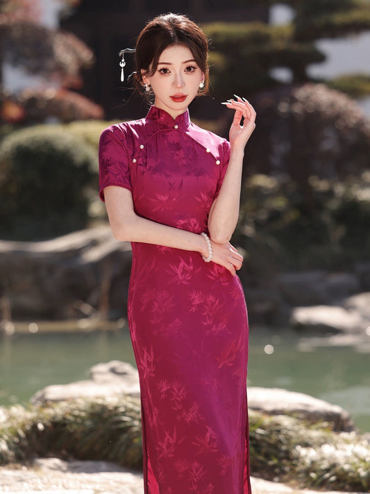 Rose Red Embodies Cheongsam Hanfu Story