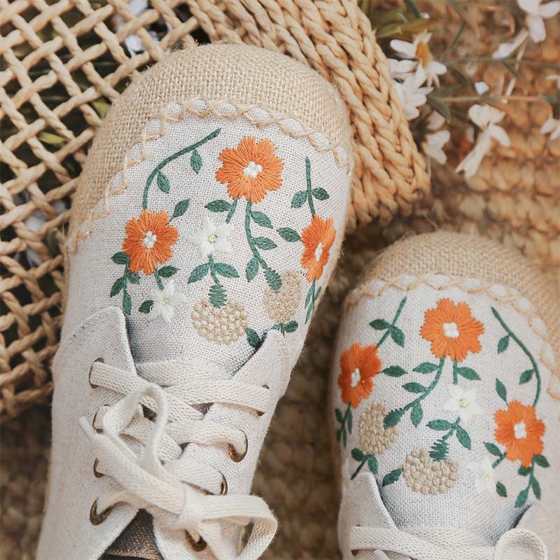 Elegant Embroidery Floral Lace up Canvas Boots Modakawa