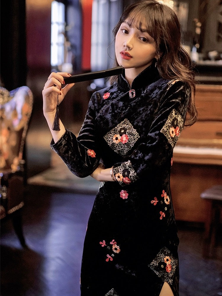 Black Fur Sleeve Long Cheongsam Hanfu Story