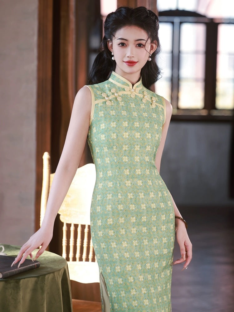 Green Floral Patterned Cheongsam Hanfu Story