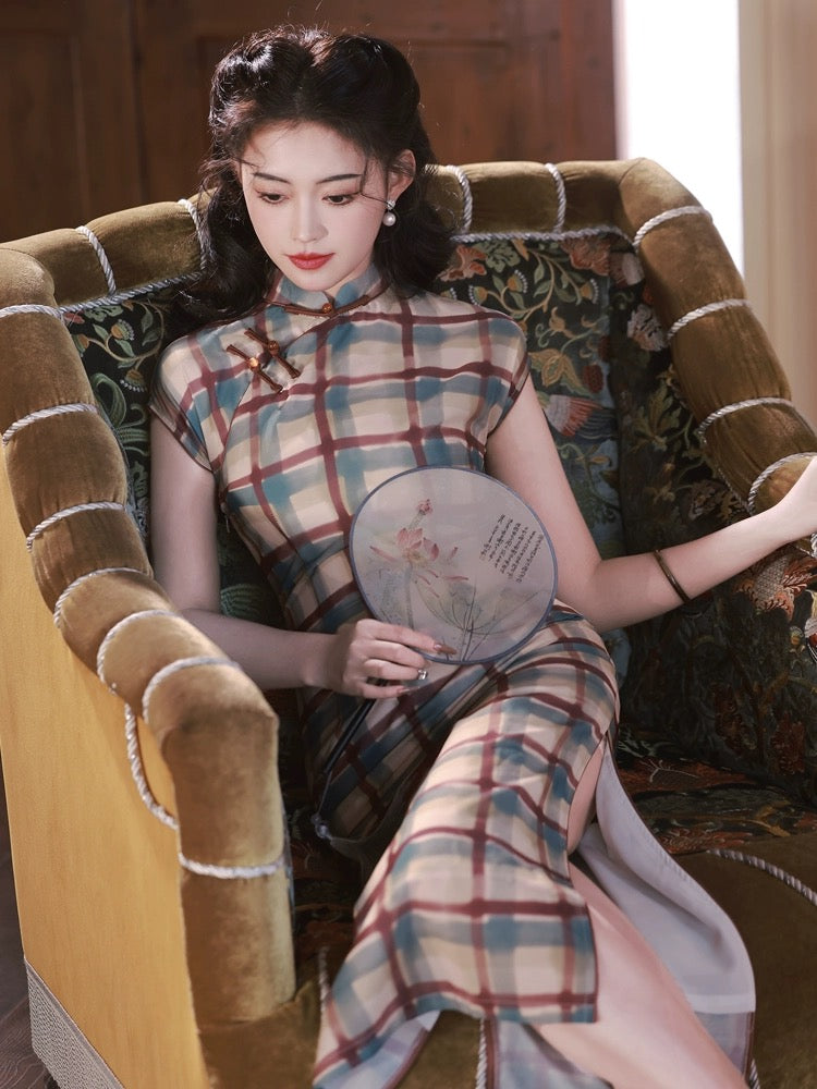 Vintage Checker Patterned Cheongsam Hanfu Story