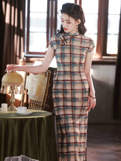 Vintage Checker Patterned Cheongsam Hanfu Story