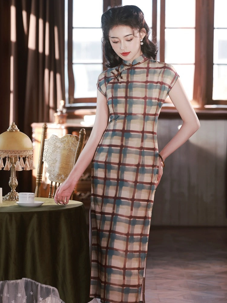 Vintage Checker Patterned Cheongsam Hanfu Story