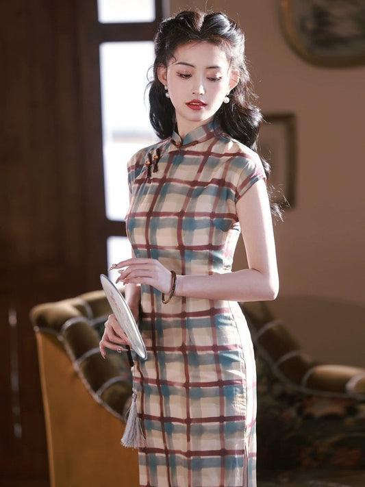 Vintage Checker Patterned Cheongsam Hanfu Story