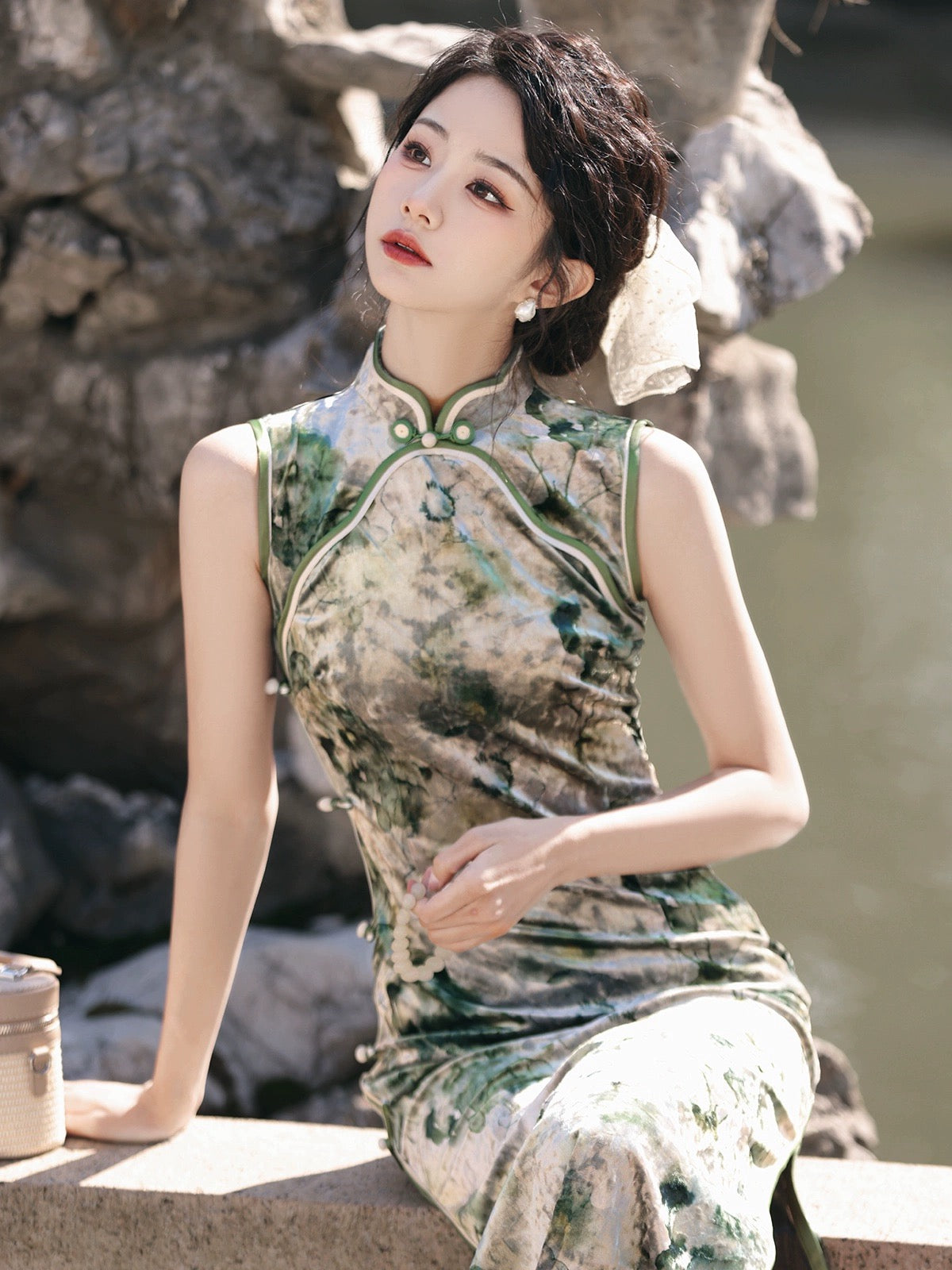 Elegant Forest Sleeveless Long Cheongsam Hanfu Story