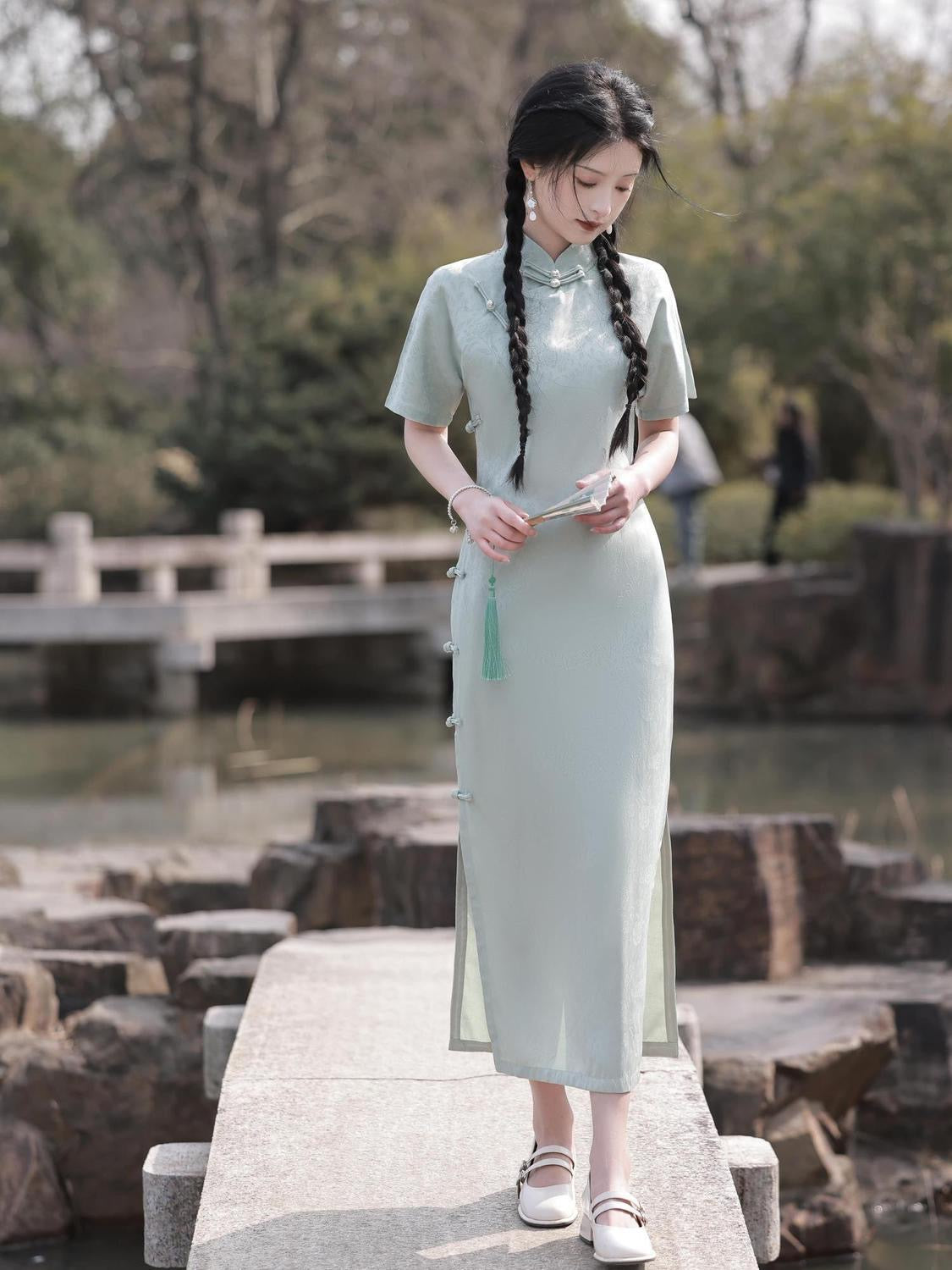 Elegant Satin Short Sleeve Cheongsam Hanfu Story