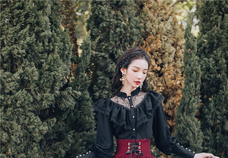 Set: Ruffled Lace Panel Blouse + Lace SpreePicky