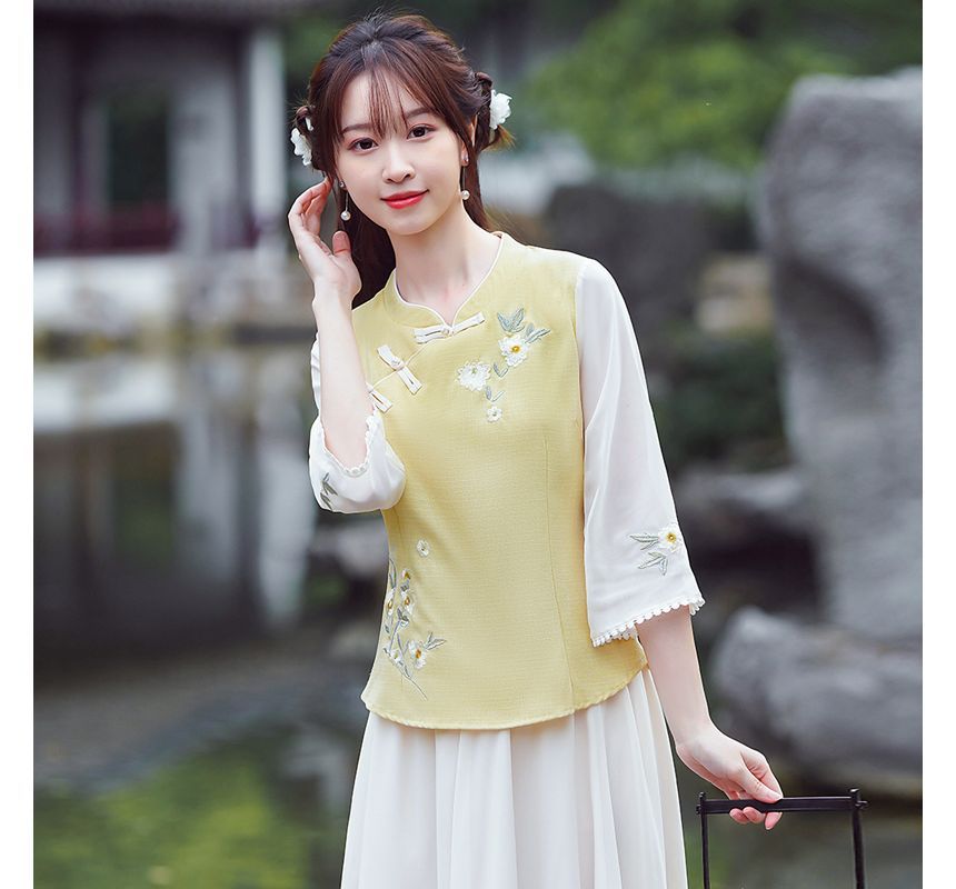 3/4-Sleeve V-Neck Floral Hanfu Top / High Waist Midi A-Line Skirt / Set SpreePicky