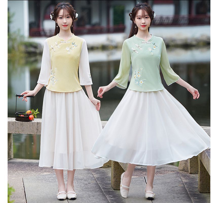 3/4-Sleeve V-Neck Floral Hanfu Top / High Waist Midi A-Line Skirt / Set SpreePicky