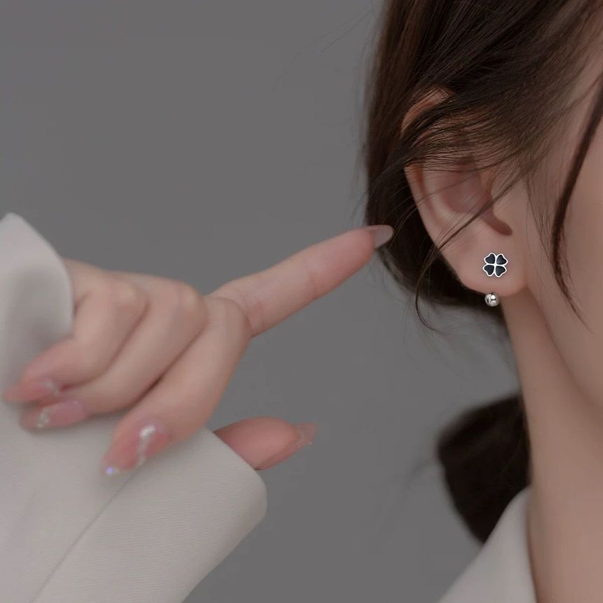 Clover Stud Earring mySite