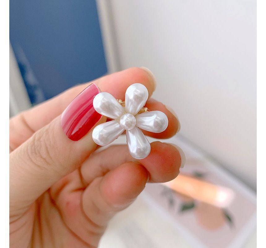 Faux Pearl Flower Hair Claw / Set of 6 SpreePicky