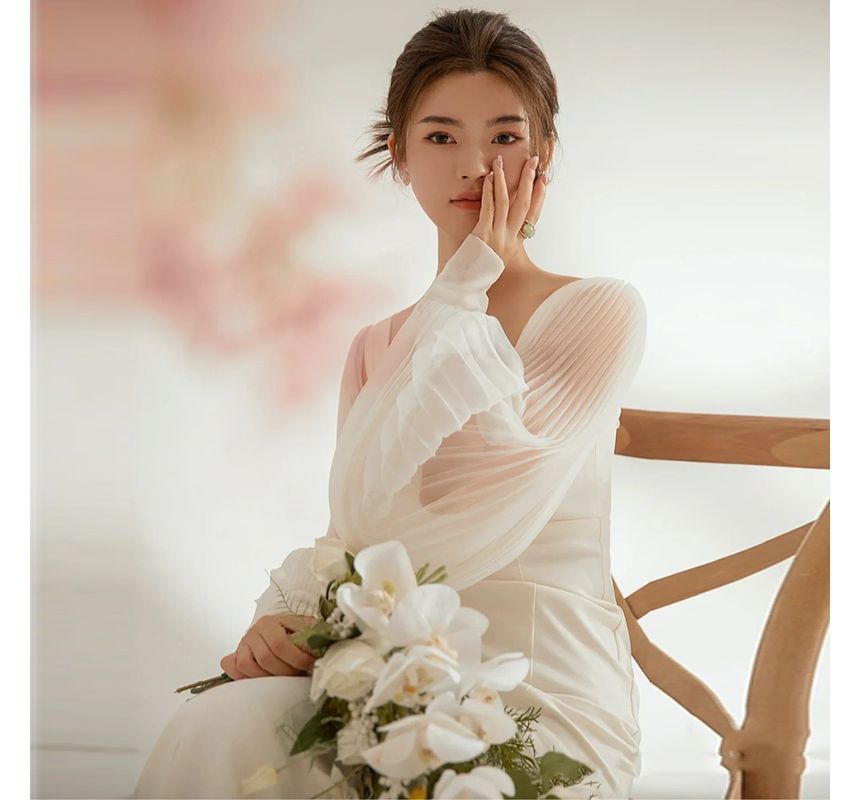 Long-Sleeve Sweetheart Neckline Plain Sheath Wedding Gown SpreePicky