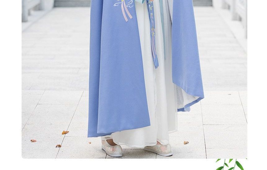 Traditional Chinese Fluffy Cape / Long SpreePicky