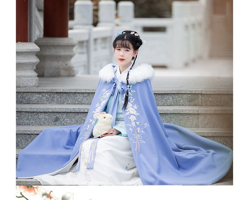 Traditional Chinese Fluffy Cape / Long SpreePicky