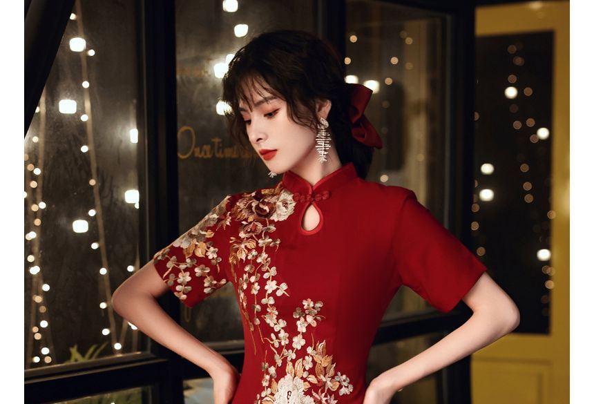 Short-Sleeve Side-Slit Qipao / Flower Embroidered A-Line Qipao Egirldoll