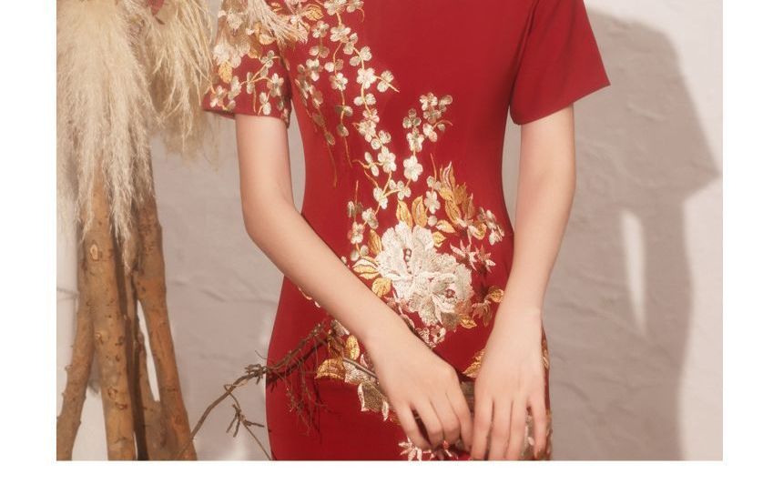 Short-Sleeve Side-Slit Qipao / Flower Embroidered A-Line Qipao Egirldoll