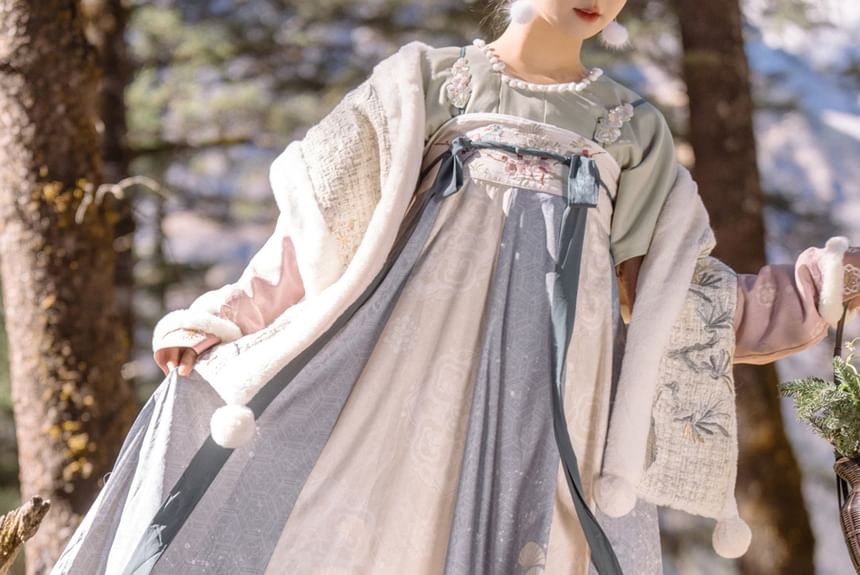 Short-Sleeve Plain Hanfu Top / Long-Sleeve Floral Print Top / Leaf Print Shawl / Spaghetti Strap Pleated Dress SpreePicky