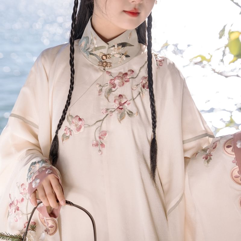 Long-Sleeve Floral Embroidered Hanfu Top / Fluffy Collar Vest / High Waist Floral Print Mamian Skirt / Sash / Set SpreePicky