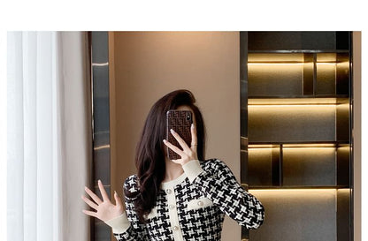 Long-Sleeve Crew Neck Patterned Knit Mini Sheath Dress mySite