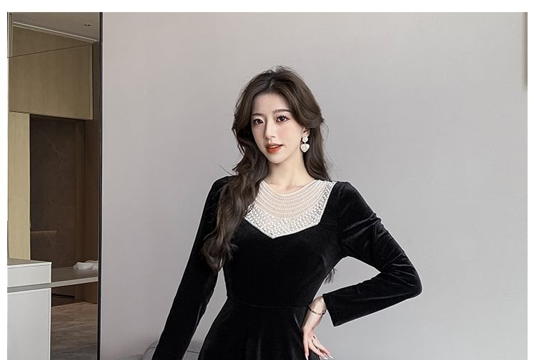 Long-Sleeve Crew Neck Plain Faux Pearl Accent Velvet Midi A-Line Dress SpreePicky