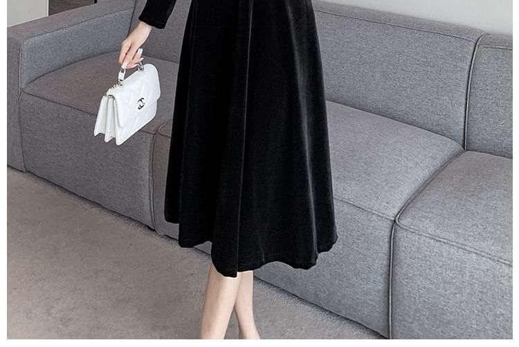 Long-Sleeve Crew Neck Plain Faux Pearl Accent Velvet Midi A-Line Dress SpreePicky