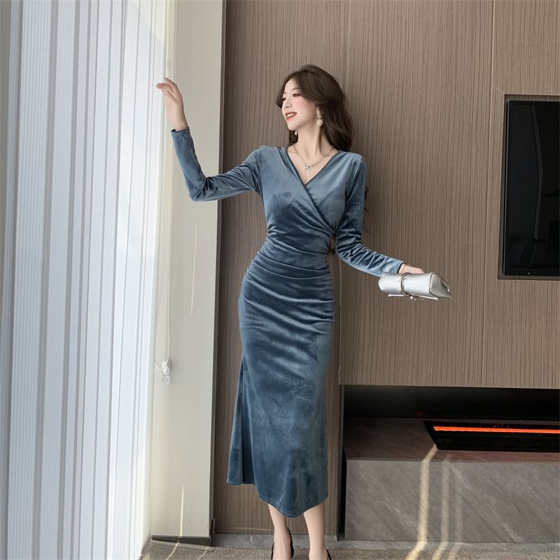 Long-Sleeve V-Neck Plain Velvet Ruched Midi A-Line Dress SpreePicky