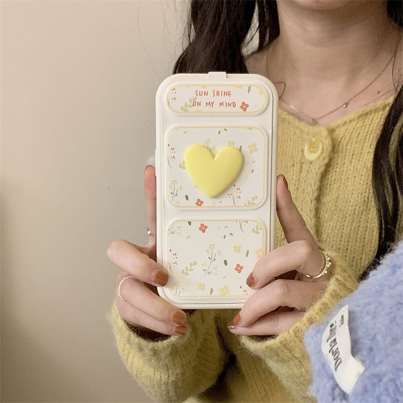 Floral Heart Foldable Stand Phone Case - iPhone 15 Pro Max / 15 Pro / 15 Plus / 15 / 14 Pro Max / 14 Pro / 14 Plus / 14 / 13 Pro Max / 13 Pro / 13 / 13 mini / 12 Pro Max / 12 Pro / 12 / 12 mini / 11 Pro Max / 11 Pro / 11 SpreePicky