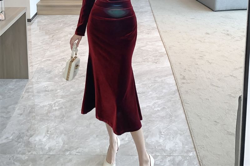 Long-Sleeve Square Neck Plain Ruched Velvet Midi Mermaid Dress SpreePicky