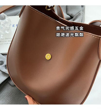 Set: Faux Leather Crossbody Bag + Pouch SpreePicky