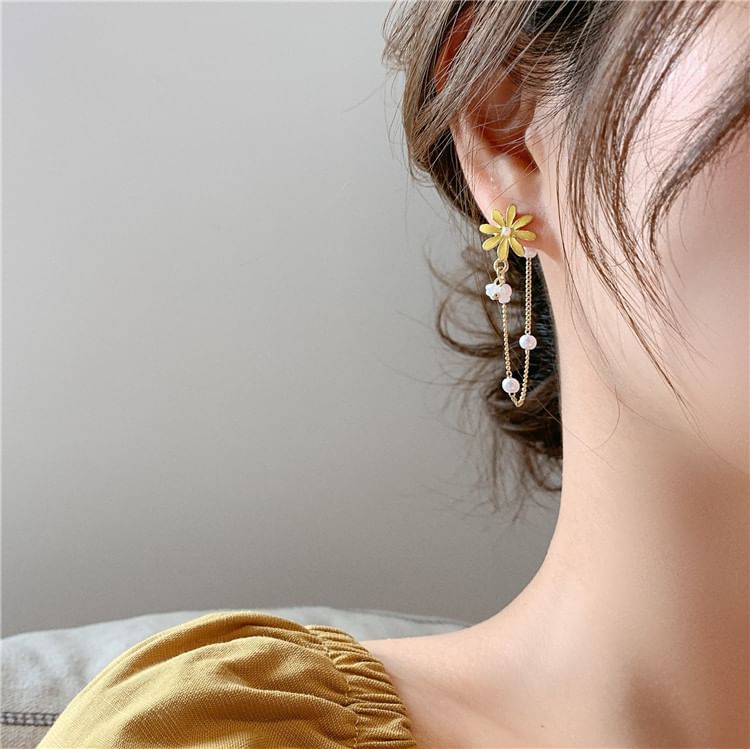 Floral Faux Pearl Asymmetrical Alloy Dangle Earring SpreePicky