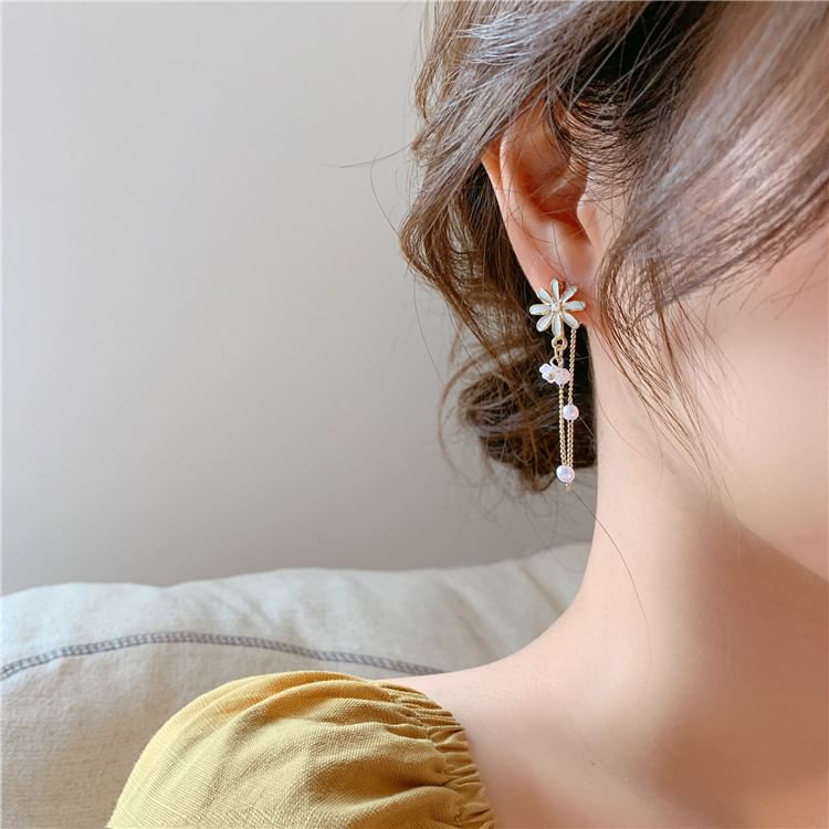 Floral Faux Pearl Asymmetrical Alloy Dangle Earring SpreePicky