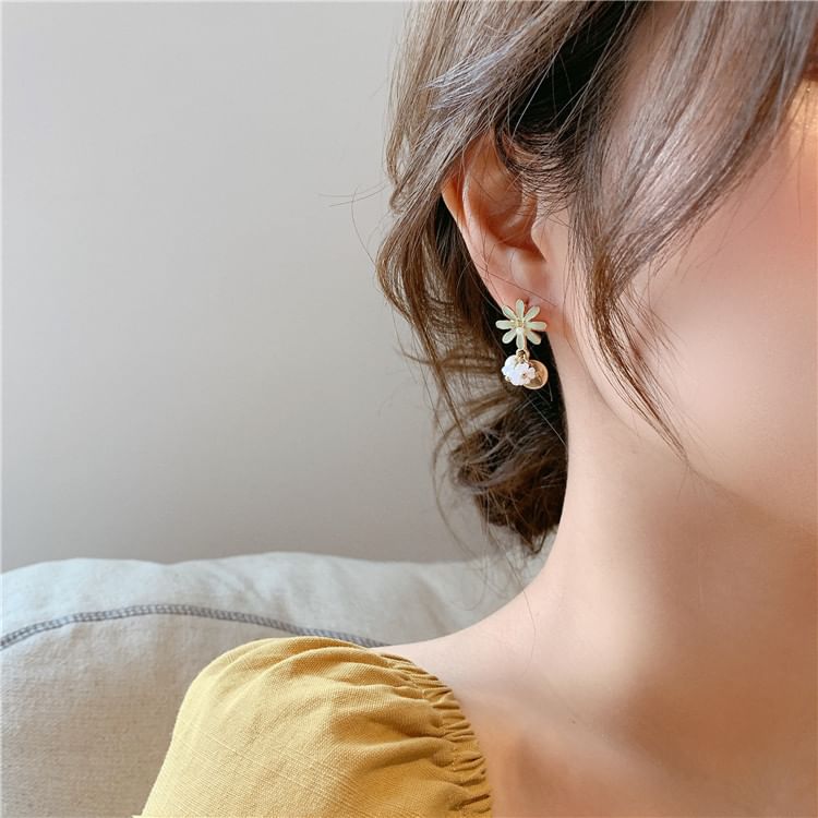 Floral Faux Pearl Asymmetrical Alloy Dangle Earring SpreePicky