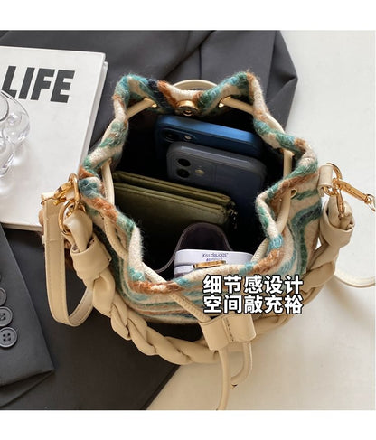 Twisted Strap Wavy Striped Bucket Bag / Bag Charm / Set SpreePicky