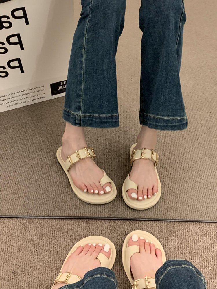 Buckled Toe Loop Sandals SpreePicky