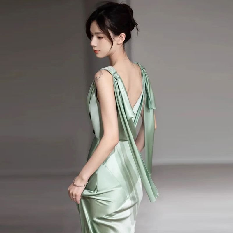 Sleeveless V-Neck Plain Open Back Satin Mermaid Evening Gown SpreePicky