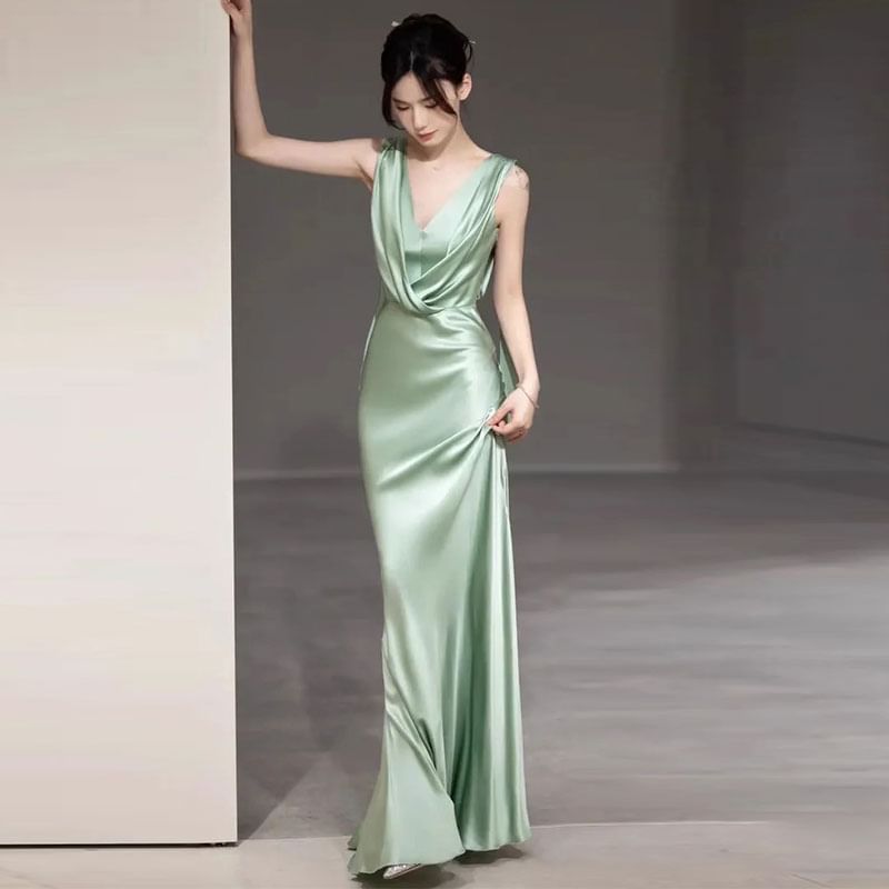 Sleeveless V-Neck Plain Open Back Satin Mermaid Evening Gown SpreePicky