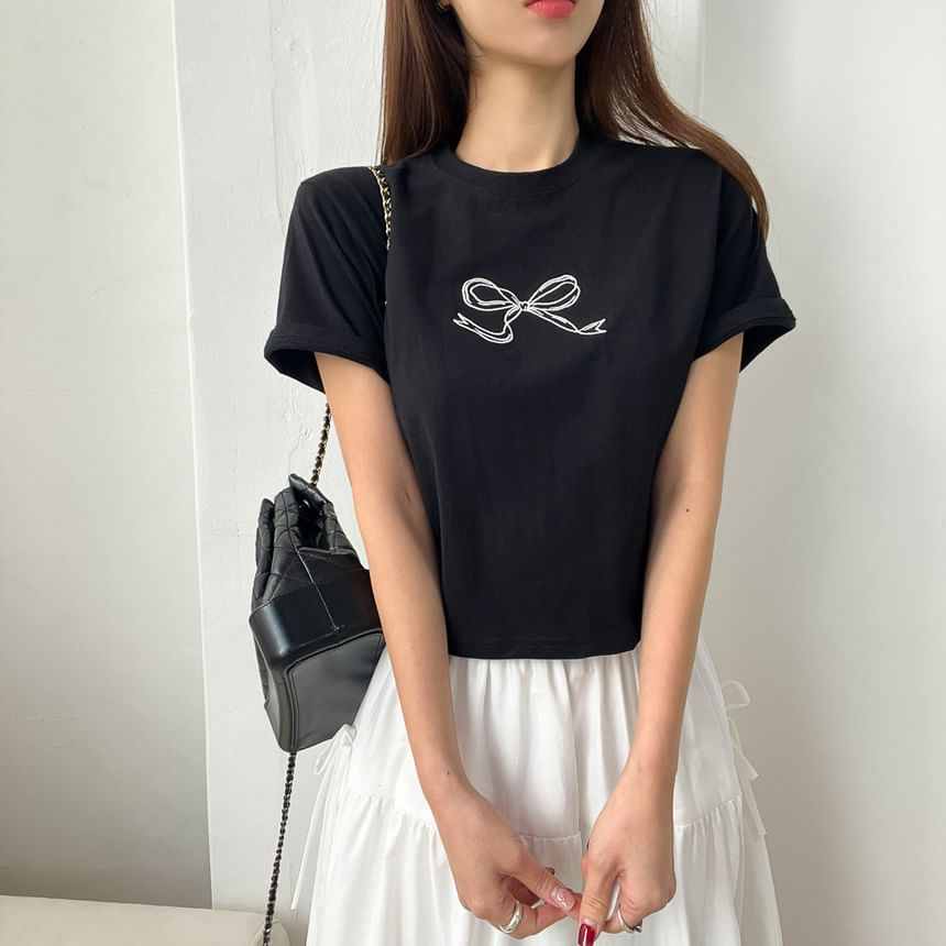 Short-Sleeve Round Neck Bow Embroidered Tee SpreePicky