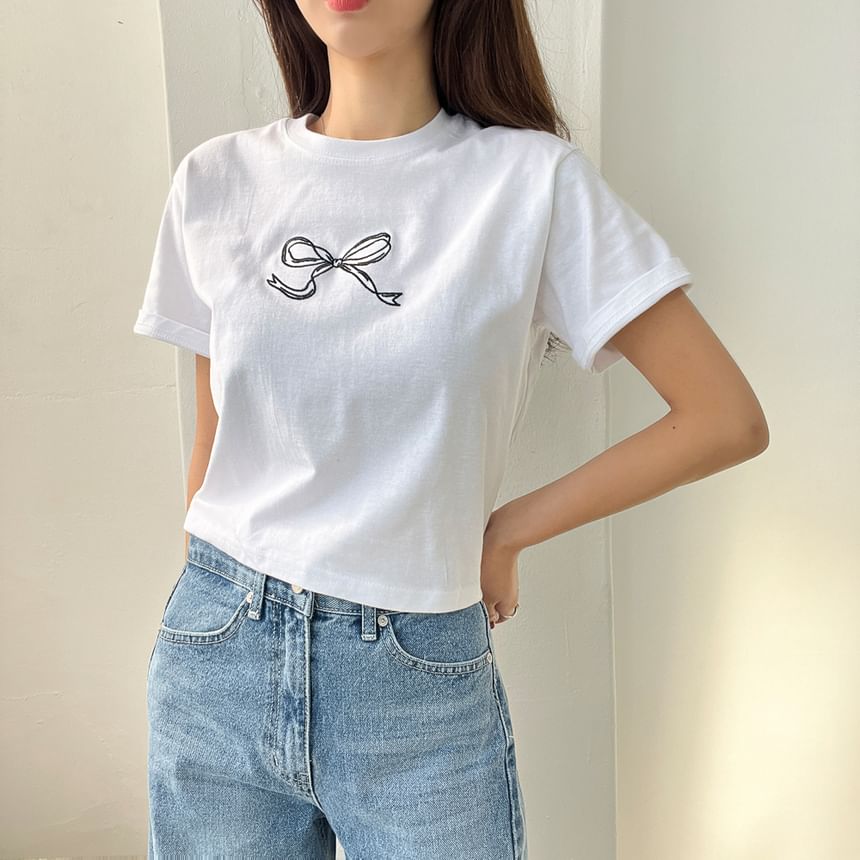 Short-Sleeve Round Neck Bow Embroidered Tee SpreePicky