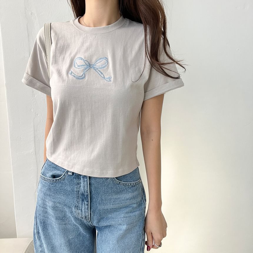 Short-Sleeve Round Neck Bow Embroidered Tee SpreePicky