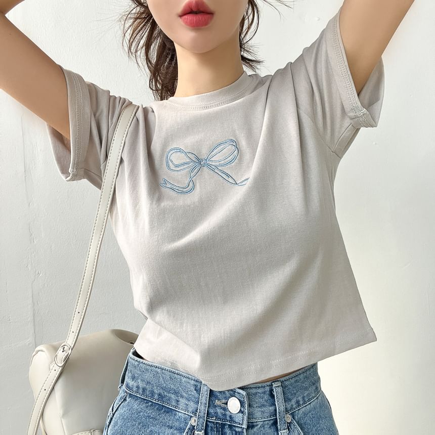 Short-Sleeve Round Neck Bow Embroidered Tee SpreePicky