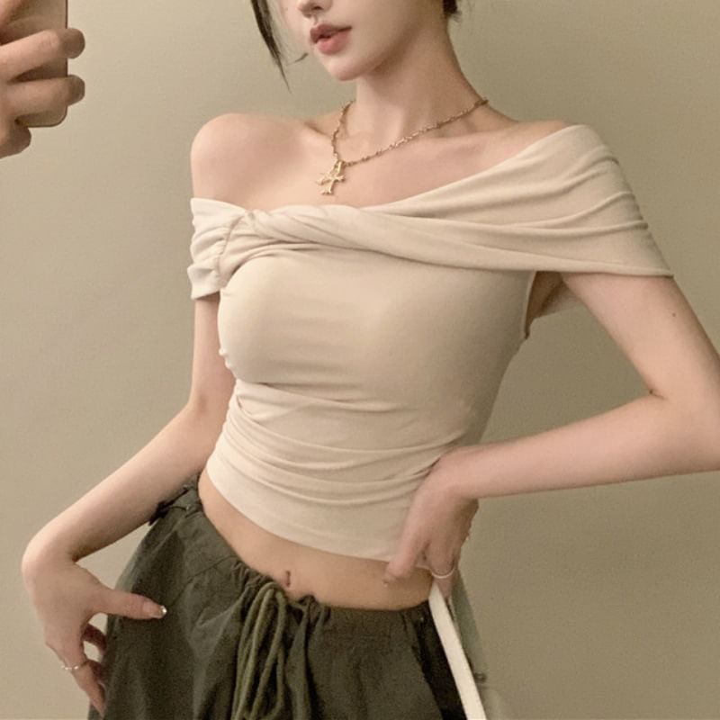 Short-Sleeve Off-Shoulder Plain Cropped Tee SpreePicky