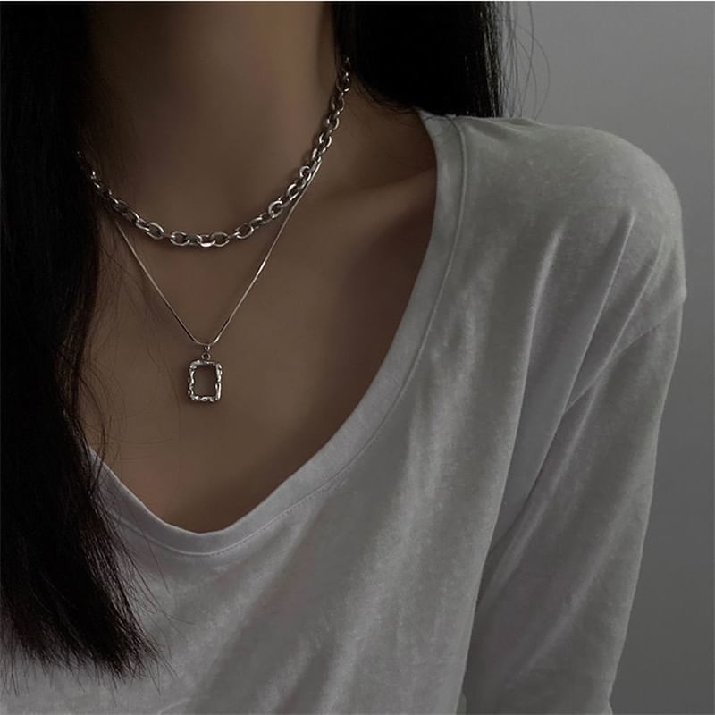 Rectangle Pendant Layered Alloy Choker mySite