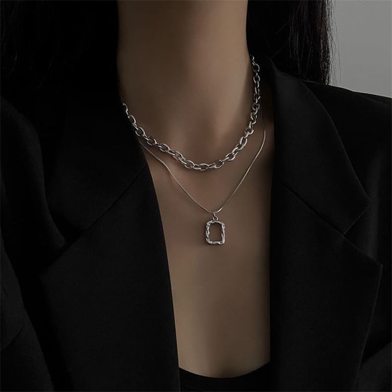 Rectangle Pendant Layered Alloy Choker mySite